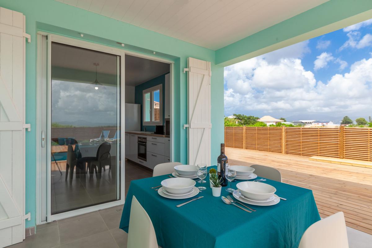 5 Location-villa-piscine-vue-mer-trois-ilets_coin-repas
